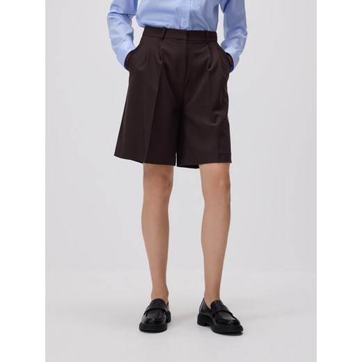 Reserved - Bermudy z kantem - ciemnobrązowy - id: 322GF-89X - marki Reserved - 187242402 Reserved - Bermudy z kantem - ciemnobrązowy ze sklepu Reserved w kategorii Szorty - zdjęcie 187242402
