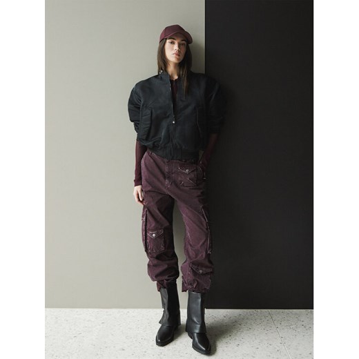 G-Star Raw Spodnie materiałowe Cargo 3D D27025-D388 Fioletowy Boyfriend Fit ze sklepu MODIVO w kategorii Spodnie damskie - zdjęcie 187249502