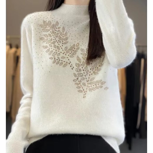 Sweter damski z ozdobnymi cekinami - Biały S - id: 9891881353545 - marki Intimica - 187250651 Sweter damski z ozdobnymi cekinami - Biały S ze sklepu Intimica.pl w kategorii Swetry damskie - zdjęcie 187250651