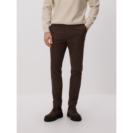 Reserved - Spodnie chino slim fit - ciemnobrązowy ze sklepu Reserved w kategorii Spodnie męskie - zdjęcie 187258124
