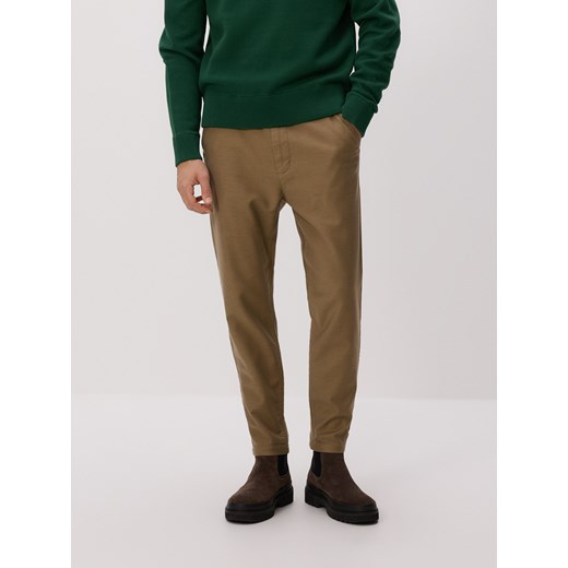 Reserved - Spodnie carrot z wiązaniem - beżowy ze sklepu Reserved w kategorii Spodnie męskie - zdjęcie 187258131