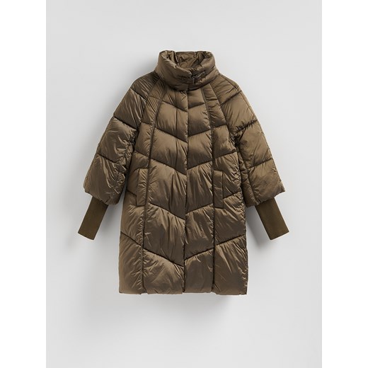 Reserved - Długa pikowana kurtka - oliwkowy - id: 724AY-91X - marki Reserved - 187258383 Reserved - Długa pikowana kurtka - oliwkowy ze sklepu Reserved w kategorii Kurtki damskie - zdjęcie 187258383