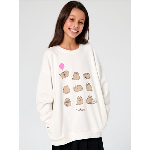 Sinsay - Bluza crewneck z nadrukiem Pusheen the Cat - kremowy - id: 301GG-01X - marki Sinsay - 187259101 Sinsay - Bluza crewneck z nadrukiem Pusheen the Cat - kremowy ze sklepu Sinsay w kategorii Bluzy dziewczęce - zdjęcie 187259101
