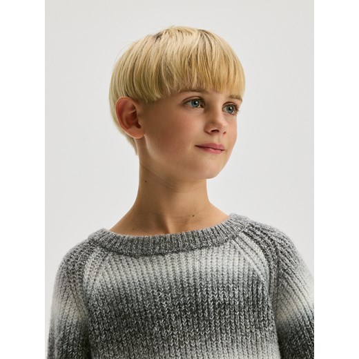 Reserved - Strukturalny sweter w paski - jasnoszary ze sklepu Reserved w kategorii Swetry chłopięce - zdjęcie 187263161