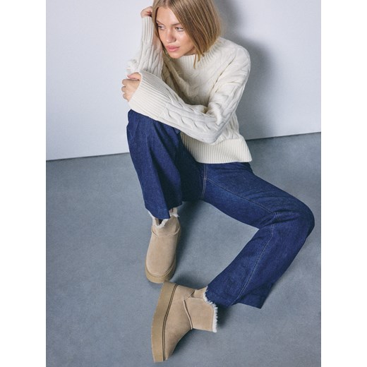 Mohito - Skórzane beżowe śniegowce - beżowy ze sklepu Mohito w kategorii Śniegowce damskie - zdjęcie 187274941