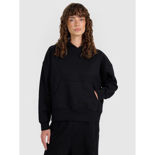 Damska bluza nierozpinana z kapturem 4F 4FWAW25TSWSF1887 - czarna ze sklepu Sportstylestory.com w kategorii Bluzy damskie - zdjęcie 187277330