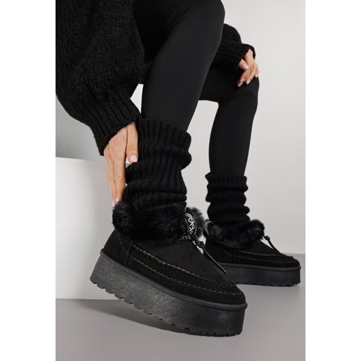 Czarne Śniegowce na Grubej Podeszwie z Ozdobnymi Przeszyciami i Futerkiem Lindera - id: 401831 - marki born2be - 187278704 Czarne Śniegowce na Grubej Podeszwie z Ozdobnymi Przeszyciami i Futerkiem Lindera ze sklepu born2be.pl w kategorii Śniegowce damskie - zdjęcie 187278704
