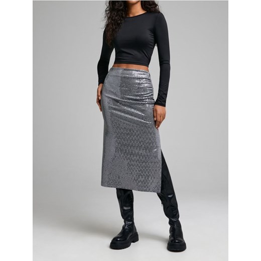 Sinsay - Cekinowa spódnica midi z rozcięciem - srebrny ze sklepu Sinsay w kategorii Spódnice - zdjęcie 187280840