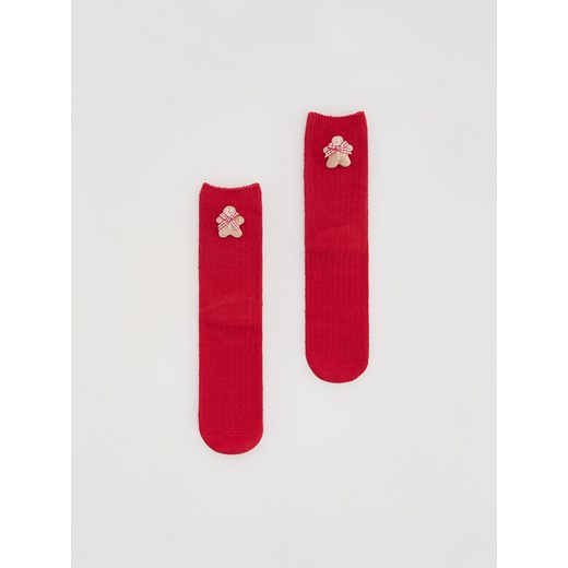 Reserved - Skarpetki ze świąteczną naszywką - czerwony - id: 663FA-33X - marki Reserved - 187283324 Reserved - Skarpetki ze świąteczną naszywką - czerwony ze sklepu Reserved w kategorii Skarpetki damskie - zdjęcie 187283324