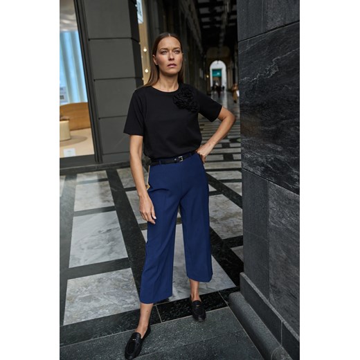 Spodnie z paskiem granatowe ze sklepu Moodo.pl w kategorii Spodnie damskie - zdjęcie 187285041