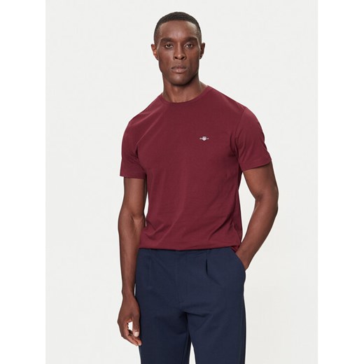 Gant T-Shirt Shield 2003184 Bordowy Regular Fit ze sklepu MODIVO w kategorii T-shirty męskie - zdjęcie 187285720