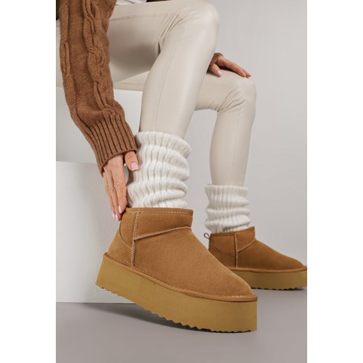 Jasnobrązowe Wsuwane Śniegowce na Platformie z Cholewką z Zamszu Naturalnego Mevelessa - id: 401877 - marki born2be - 187290153 Jasnobrązowe Wsuwane Śniegowce na Platformie z Cholewką z Zamszu Naturalnego Mevelessa ze sklepu born2be.pl w kategorii Śniegowce damskie - zdjęcie 187290153