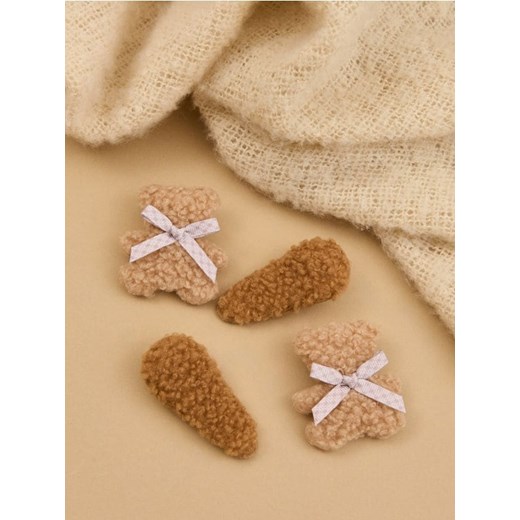 Sinsay - Pluszowe spinki do włosów 4 pack - brązowy - id: 068GR-84X - marki Sinsay - 187291633 Sinsay - Pluszowe spinki do włosów 4 pack - brązowy ze sklepu Sinsay w kategorii Spinki - zdjęcie 187291633