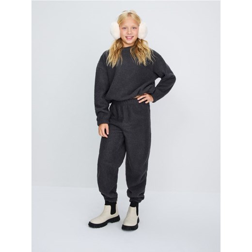 Sinsay - Spodnie jogger z imitacji baranka - szary ze sklepu Sinsay w kategorii Spodnie dziewczęce - zdjęcie 187291691