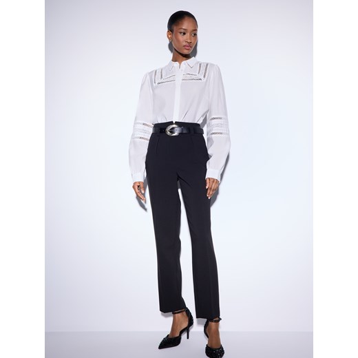 Mohito - Biała koszula z lyocellem - biały - id: 880GX-00X - marki Mohito - 187292114 Mohito - Biała koszula z lyocellem - biały ze sklepu Mohito w kategorii Koszule damskie - zdjęcie 187292114