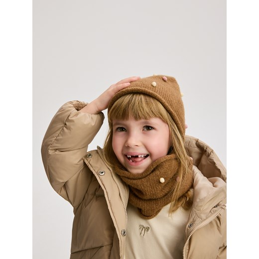 Reserved - Dzianinowa czapka z aplikacją - beżowy - id: 860GT-08X - marki Reserved - 187292830 Reserved - Dzianinowa czapka z aplikacją - beżowy ze sklepu Reserved w kategorii Czapki dziecięce - zdjęcie 187292830