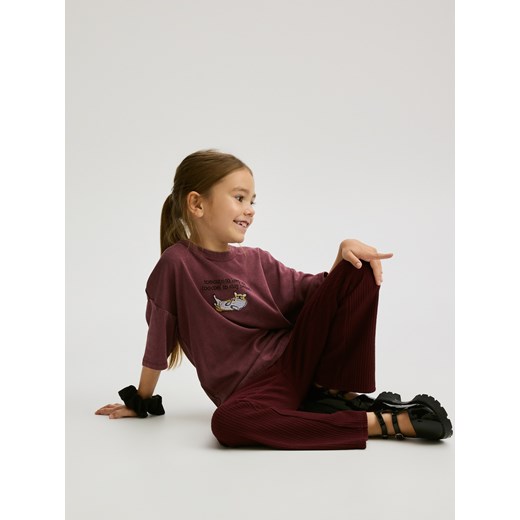 Reserved - Prążkowane spodnie flare - mahoniowy ze sklepu Reserved w kategorii Spodnie dziewczęce - zdjęcie 187292883