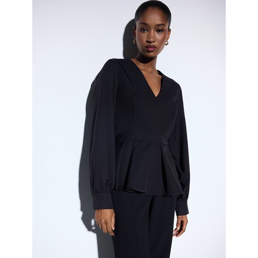 Mohito - Bluzka z falbaną - czarny - id: 758IE-99X - marki Mohito - 187293872 Mohito - Bluzka z falbaną - czarny ze sklepu Mohito w kategorii Bluzki damskie - zdjęcie 187293872