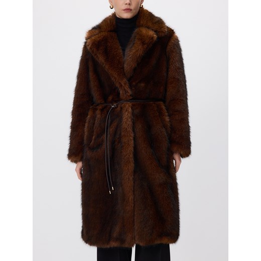 Reserved - Płaszcz ze sztucznego futra z paskiem - brązowy ze sklepu Reserved w kategorii Płaszcze damskie - zdjęcie 187294364
