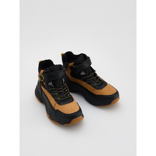 Reserved - Wysokie buty trekkingowe - bursztynowy ze sklepu Reserved w kategorii Buty zimowe dziecięce - zdjęcie 187294440