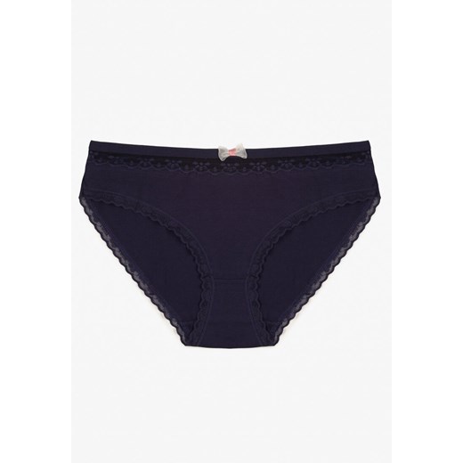 Granatowe Bawełniane Majtki Typu Figi z Koronką i Kokardą Zeteria - id: 401888 - marki born2be - 187294823 Granatowe Bawełniane Majtki Typu Figi z Koronką i Kokardą Zeteria ze sklepu born2be.pl w kategorii Majtki damskie - zdjęcie 187294823
