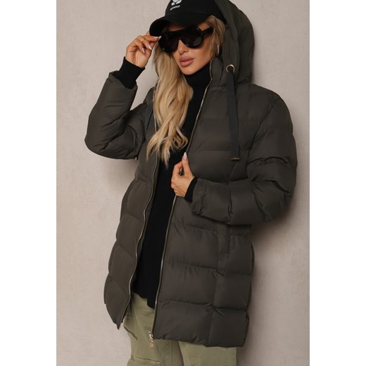 Ciemnozielona Kurtka Pikowana o Długim Kroju z Kapturem i Suwakiem Dwukierunkowym Naomira - id: 5M3231-62-D.GREEN - marki Renee - 187294861 Ciemnozielona Kurtka Pikowana o Długim Kroju z Kapturem i Suwakiem Dwukierunkowym Naomira ze sklepu renee.pl w kategorii Kurtki damskie - zdjęcie 187294861