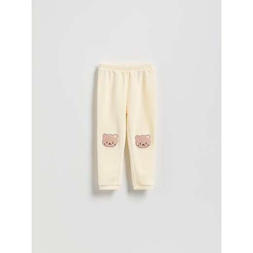 Reserved - Spodnie z naszywką - złamana biel ze sklepu Reserved w kategorii Spodnie dziewczęce - zdjęcie 187296041