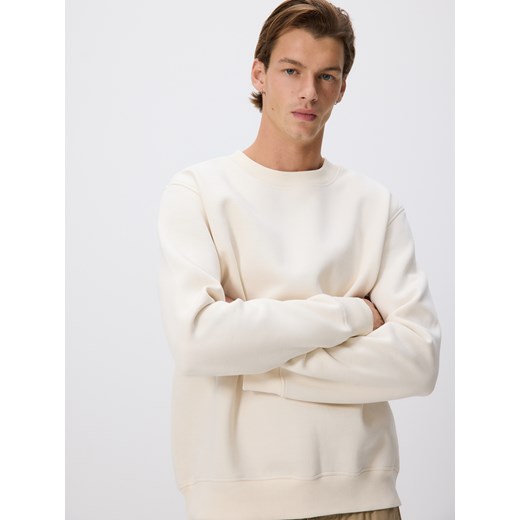 Reserved - Gładka bluza z bawełną - złamana biel ze sklepu Reserved w kategorii Bluzy męskie - zdjęcie 187296224