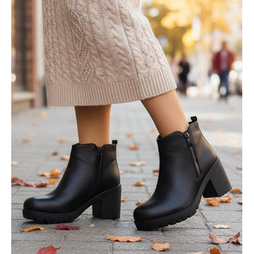 Czarne botki na obcasie z suwakiem /C7-3 18414 T300/ - id: 33353 - marki Pantofelek24.pl - 187299363 Czarne botki na obcasie z suwakiem /C7-3 18414 T300/ ze sklepu Pantofelek24.pl w kategorii Botki - zdjęcie 187299363