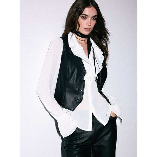 Mohito - Koszula z żabotem - kremowy - id: 026HE-01X - marki Mohito - 187300684 Mohito - Koszula z żabotem - kremowy ze sklepu Mohito w kategorii Koszule damskie - zdjęcie 187300684