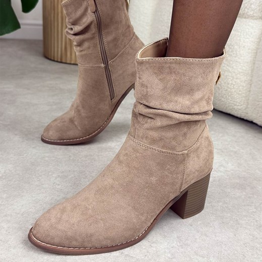 Beżowe jesienne zamszowe botki damskie na obcasie S.Barski 52-516 ze sklepu suzana.pl w kategorii Botki - zdjęcie 187303573
