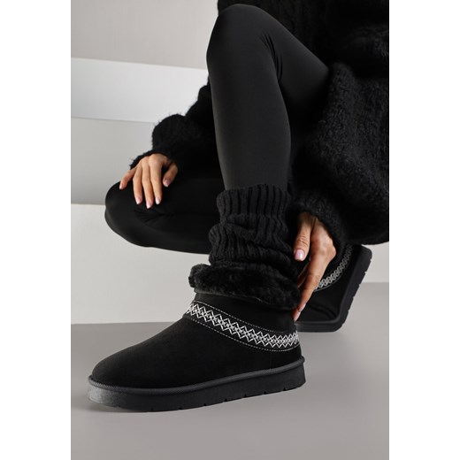 Czarne Wsuwane Śniegowce z Imitacji Zamszu Zdobione Haftem i Futerkiem Zetesse - id: 401821 - marki born2be - 187304231 Czarne Wsuwane Śniegowce z Imitacji Zamszu Zdobione Haftem i Futerkiem Zetesse ze sklepu born2be.pl w kategorii Śniegowce damskie - zdjęcie 187304231