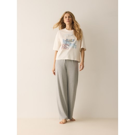 Reserved - Dwuczęściowa piżama z nadrukiem - jasnoszary - id: 998HD-09X - marki Reserved - 187304942 Reserved - Dwuczęściowa piżama z nadrukiem - jasnoszary ze sklepu Reserved w kategorii Piżamy damskie - zdjęcie 187304942