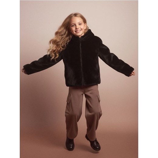 Sinsay - Puszysta kurtka z kapturem - czarny ze sklepu Sinsay w kategorii Kurtki dziewczęce - zdjęcie 187306094