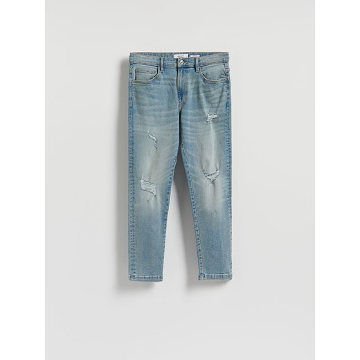 Reserved - Jeansy carrot slim z przetarciami - niebieski ze sklepu Reserved w kategorii Jeansy męskie - zdjęcie 187308421