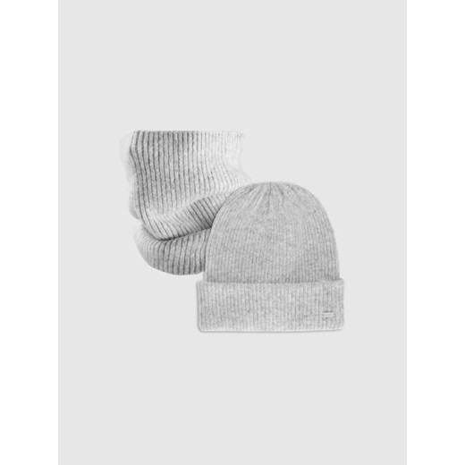 Zestaw zimowy komin i czapka uniseks 4F 4FWAW25ACAPF571 - szary - id: 324273 - marki 4F - 187308824 Zestaw zimowy komin i czapka uniseks 4F 4FWAW25ACAPF571 - szary ze sklepu Sportstylestory.com w kategorii Czapki zimowe damskie - zdjęcie 187308824