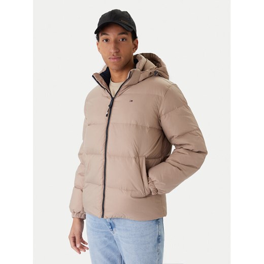 Tommy Jeans Kurtka puchowa Essential DM0DM19786 Beżowy Regular Fit ze sklepu MODIVO w kategorii Kurtki męskie - zdjęcie 187319812