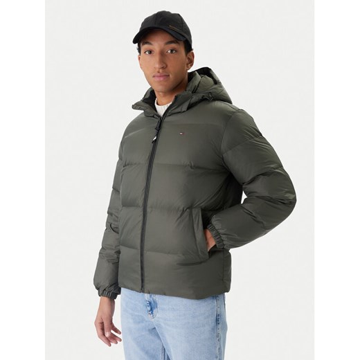 Tommy Jeans Kurtka puchowa Essential DM0DM19786 Zielony Regular Fit ze sklepu MODIVO w kategorii Kurtki męskie - zdjęcie 187319921