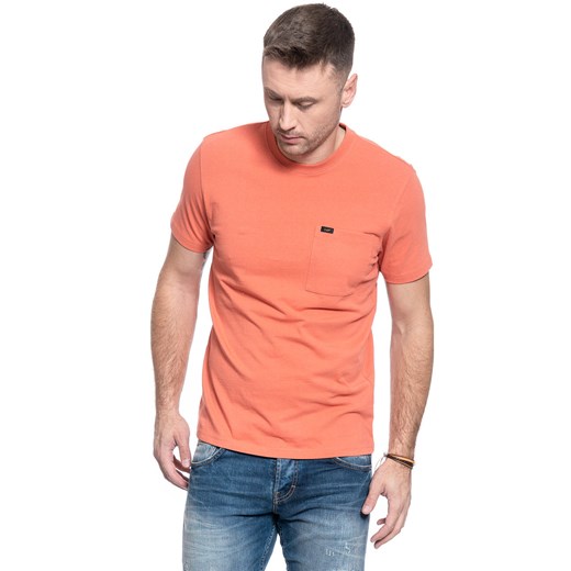MĘSKI T-SHIRT LEE SS POCKET TEE PAPRIKA L64PSWNI 112115854 ze sklepu YouNeedit.pl w kategorii T-shirty męskie - zdjęcie 187321850