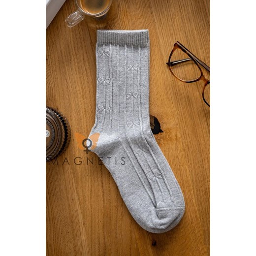 Szare skarpetki damskie z fakturowanym motywem YN-5039, Kolor szary, Rozmiar uniwersalny, Magnetis ze sklepu Intymna w kategorii Skarpetki damskie - zdjęcie 187324410