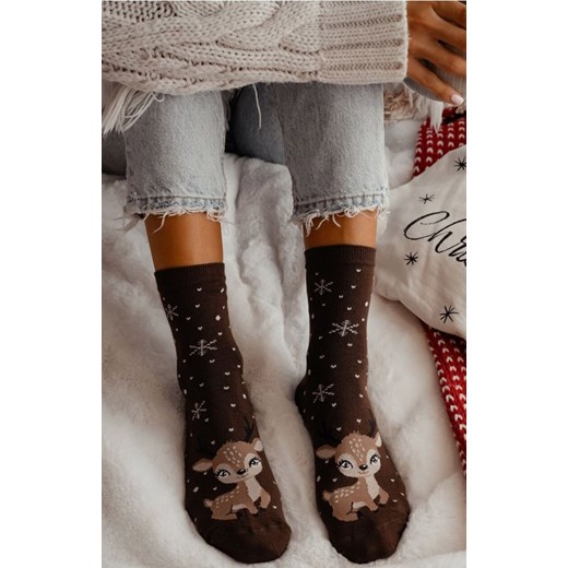 Świąteczne skarpetki damskie brązowe Mała reniferka 1283.036, Kolor brązowy, Rozmiar 37-41, Milena ze sklepu Intymna w kategorii Skarpetki damskie - zdjęcie 187324444