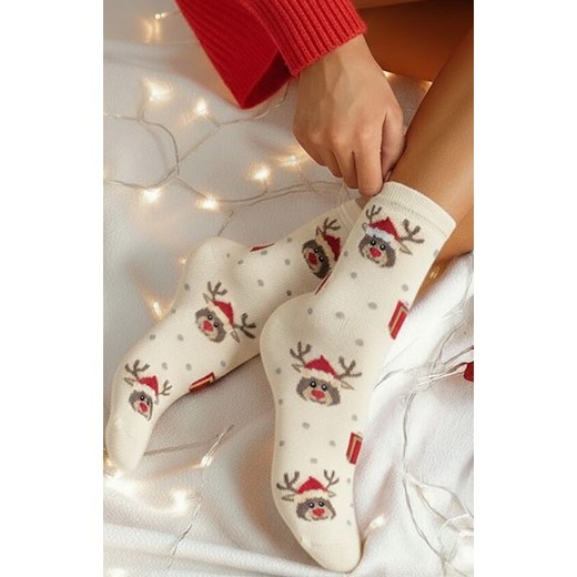 Świąteczne skarpetki damskie ecru Renifery i prezenty 1283.032, Kolor ecru, Rozmiar 37-41, Milena ze sklepu Intymna w kategorii Skarpetki damskie - zdjęcie 187324450