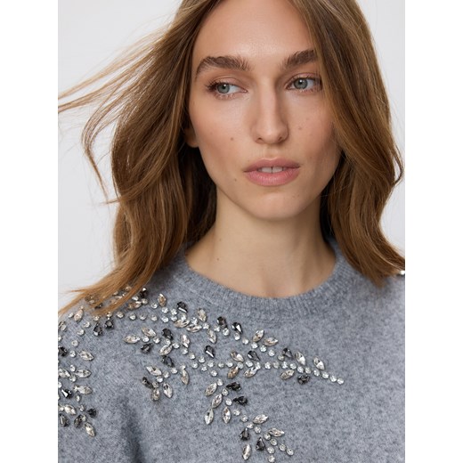 Reserved - Sweter z ozdobnymi aplikacjami - jasnoszary ze sklepu Reserved w kategorii Swetry damskie - zdjęcie 187327340