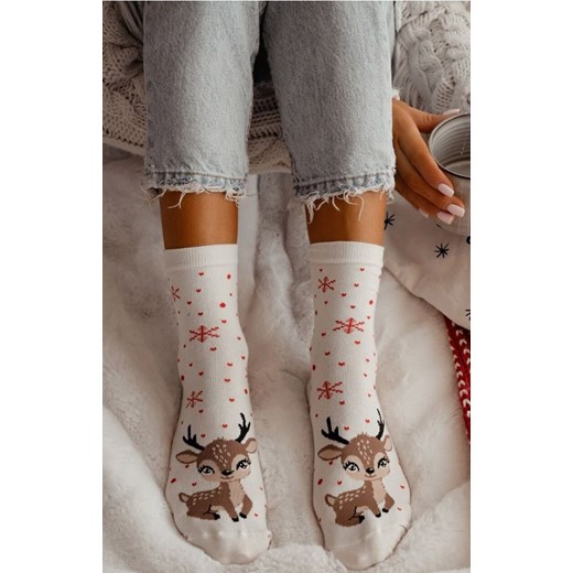 Świąteczne skarpetki damskie ecru Mała reniferka 1283.036, Kolor ecru, Rozmiar 37-41, Milena ze sklepu Primodo w kategorii Skarpetki damskie - zdjęcie 187330761