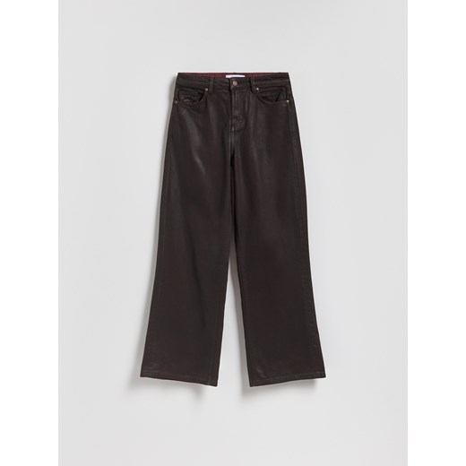 Reserved - Woskowane jeansy wide leg - mahoniowy ze sklepu Reserved w kategorii Jeansy damskie - zdjęcie 187332204