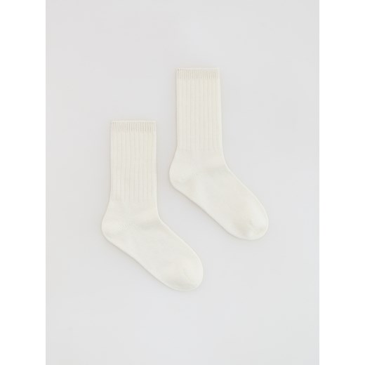 Reserved - Skarpetki z wełną i domieszką kaszmiru - biały ze sklepu Reserved w kategorii Skarpetki damskie - zdjęcie 187337061
