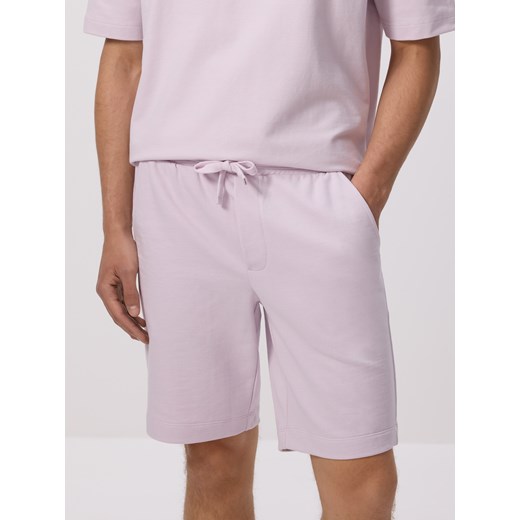 Reserved - Dresowe szorty regular fit - lawendowy ze sklepu Reserved w kategorii Spodenki męskie - zdjęcie 187337130