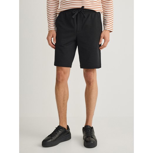 Reserved - Dresowe szorty regular fit - czarny ze sklepu Reserved w kategorii Spodenki męskie - zdjęcie 187337154