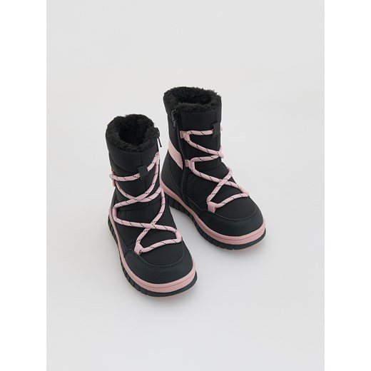 Reserved - Ocieplane śniegowce z wiązaniem - czarny ze sklepu Reserved w kategorii Buty zimowe dziecięce - zdjęcie 187351794