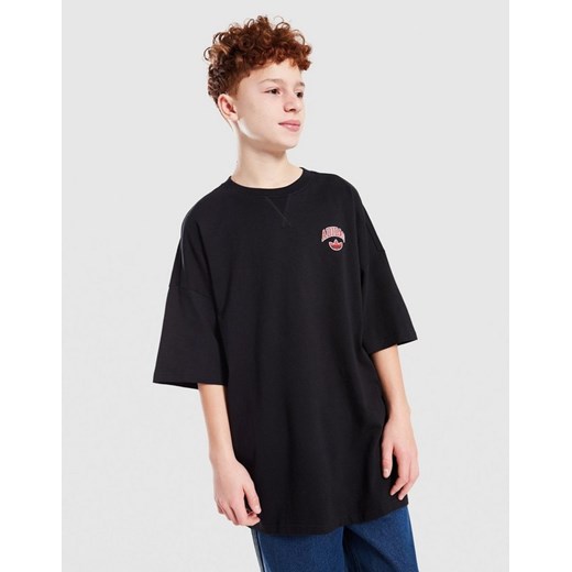 ADIDAS T-SHIRT WORLD TOUR TEE ze sklepu JD Sports  w kategorii T-shirty chłopięce - zdjęcie 187357882